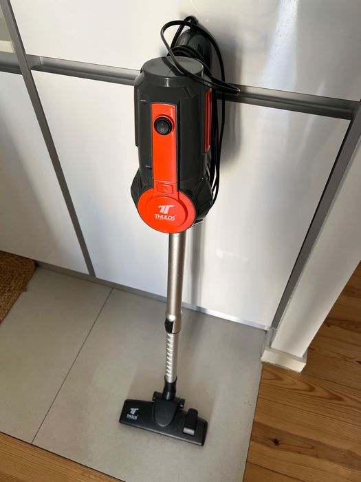 Aspirador vertical com cabo de 4 metros