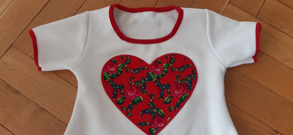 Śliczna sukienka rozm. 122/128