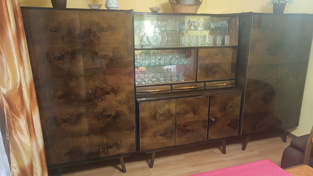 Meble z PRL wysoki połysk