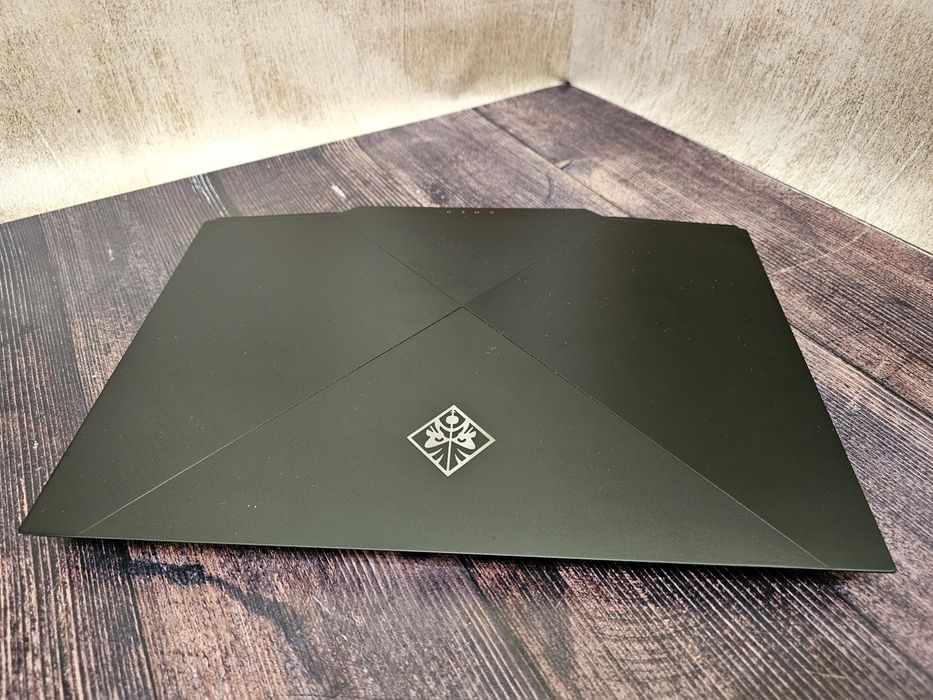 HP Omen 15-dh0007ng (Core i7-9750H/16Gb/RTX 2070 Max-Q/SSD+HDD/144Hz)