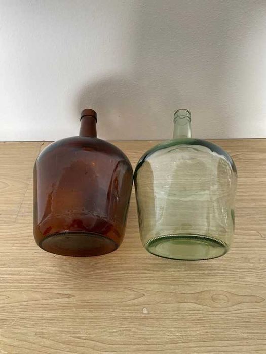 2 garrafões de 2,5 litros