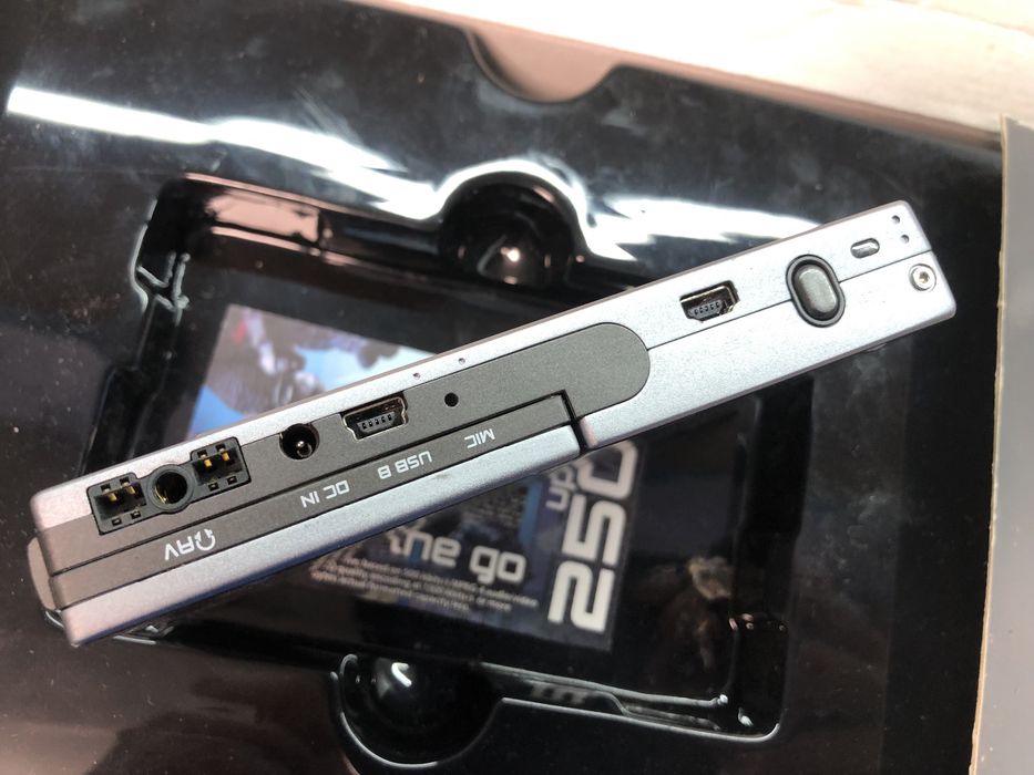 Mint condition Archos AV-500  Mobile DVR Digital Video Recorder