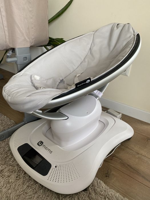 Заколисуючий центр,гойдалка,люлька 4 moms