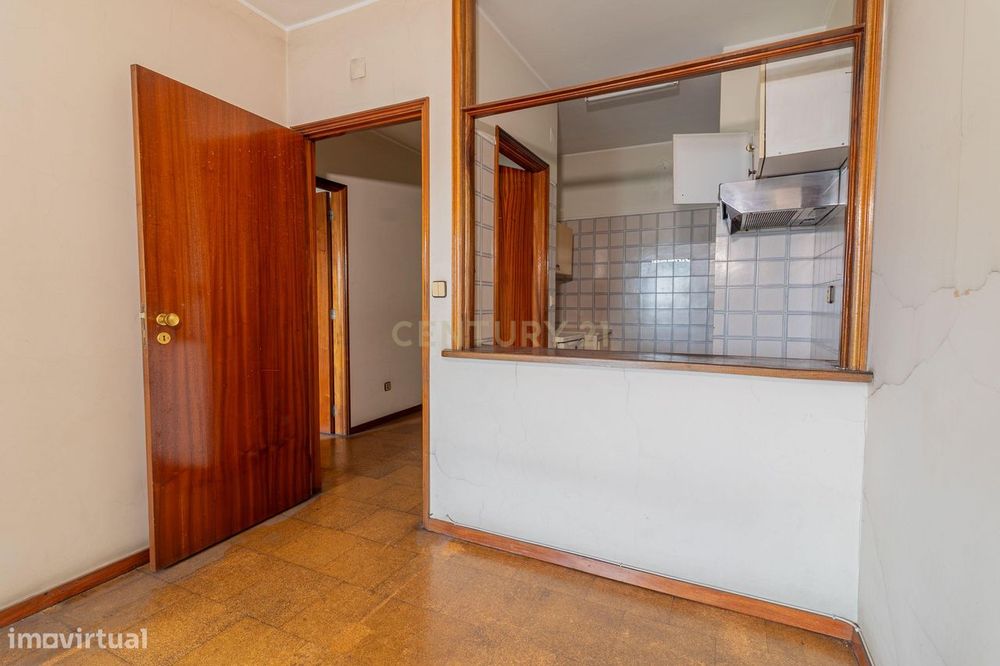 Apartamento T1 em Braga, Maximinos para recuperar - Oportunidade Única