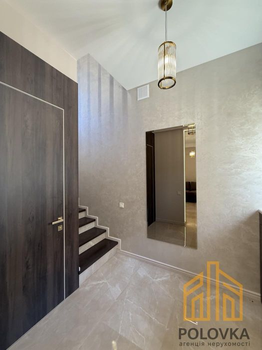 БЕЗ КОМІСІЇ Продаж 3-кімнатного таунхаусу з гаражем у центрі міста