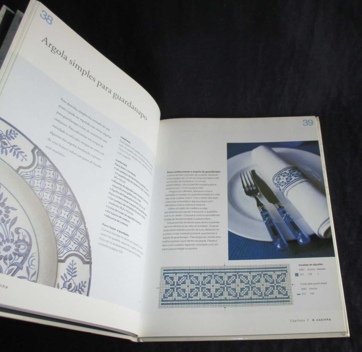 Livro Ponto de Cruz em azul & branco Helena Turvey