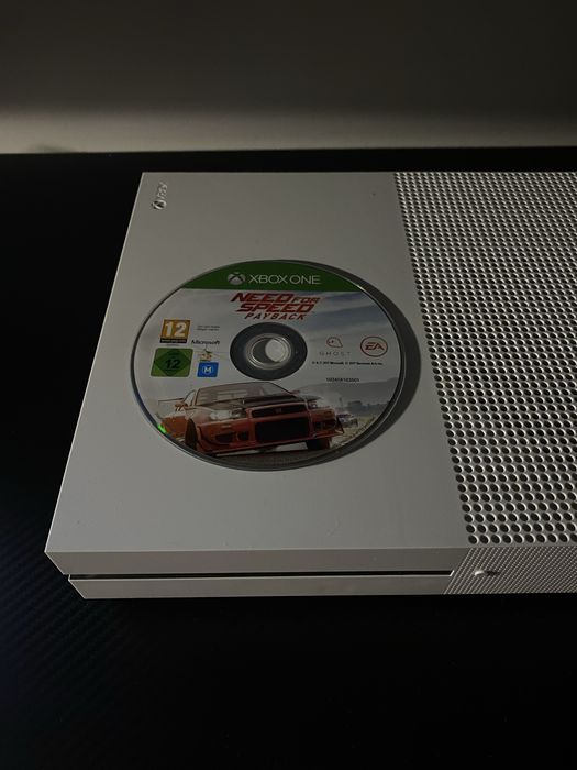 Xbox one s 1Tb+NFS Payback