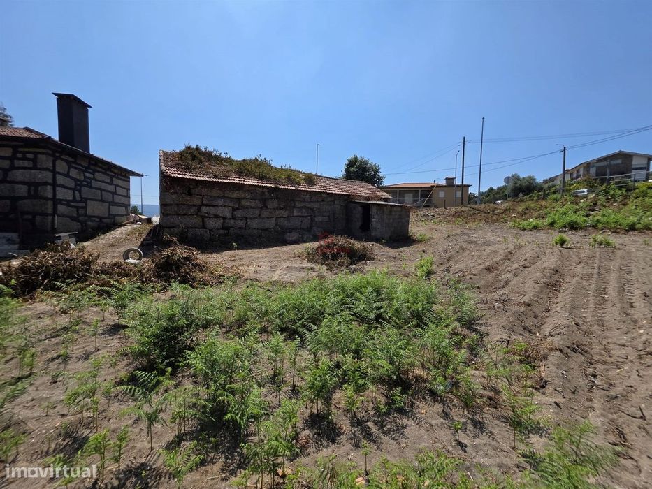 Moradia para Restauro Total em Lordelo, Guimarães