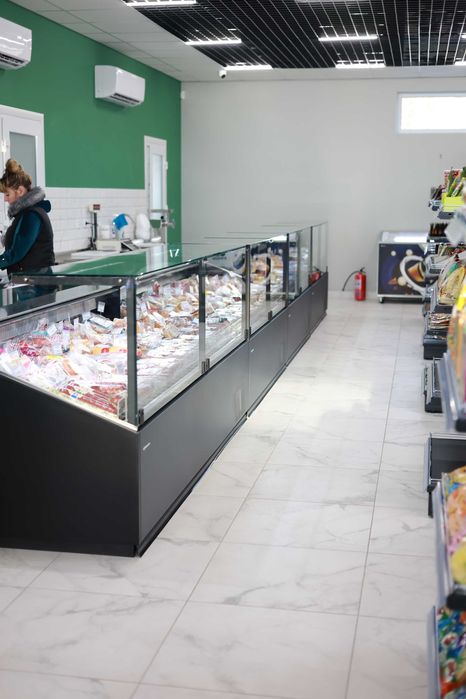 Енергоефективна холодильна гастрономічна вітрина в наявності є розміри