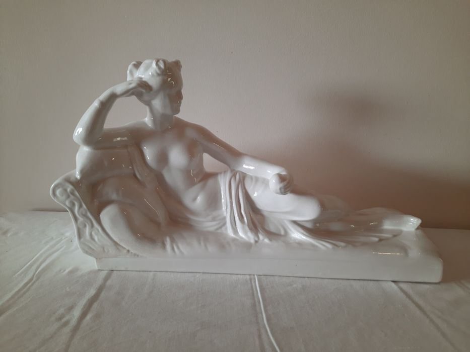 Boneca branca cerâmica