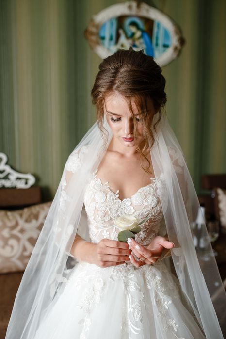 Весільна сукня.