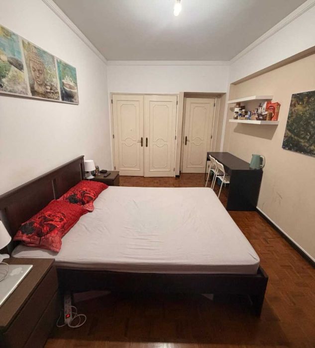 Quarto de Casal em Linda a Velha