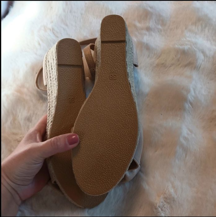 Buty nowe na koturnie