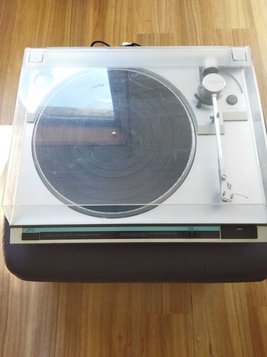 Gira Discos JVC L-AX3