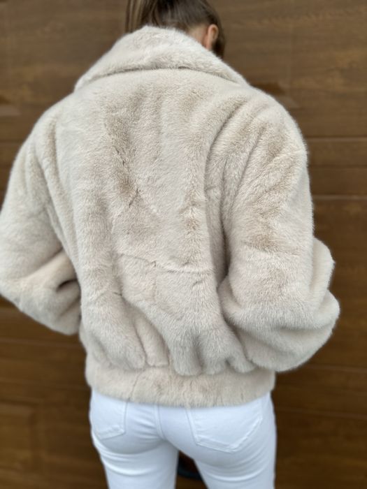 Коротка жіноча еко шуба під норку з англійським коміром напівшубок