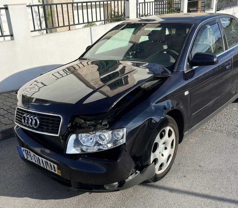 Audi A4 1.9 TDI - Veiculo ACIDENTADO