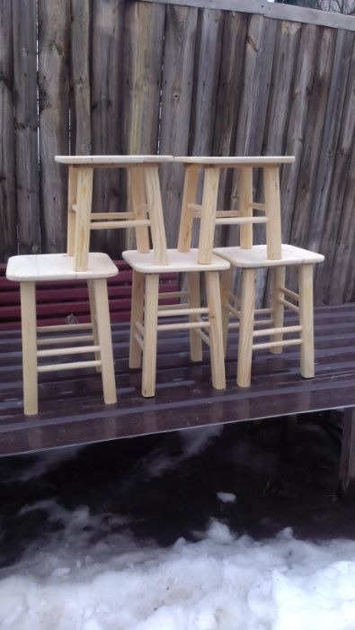 Столы и стулья из дерева