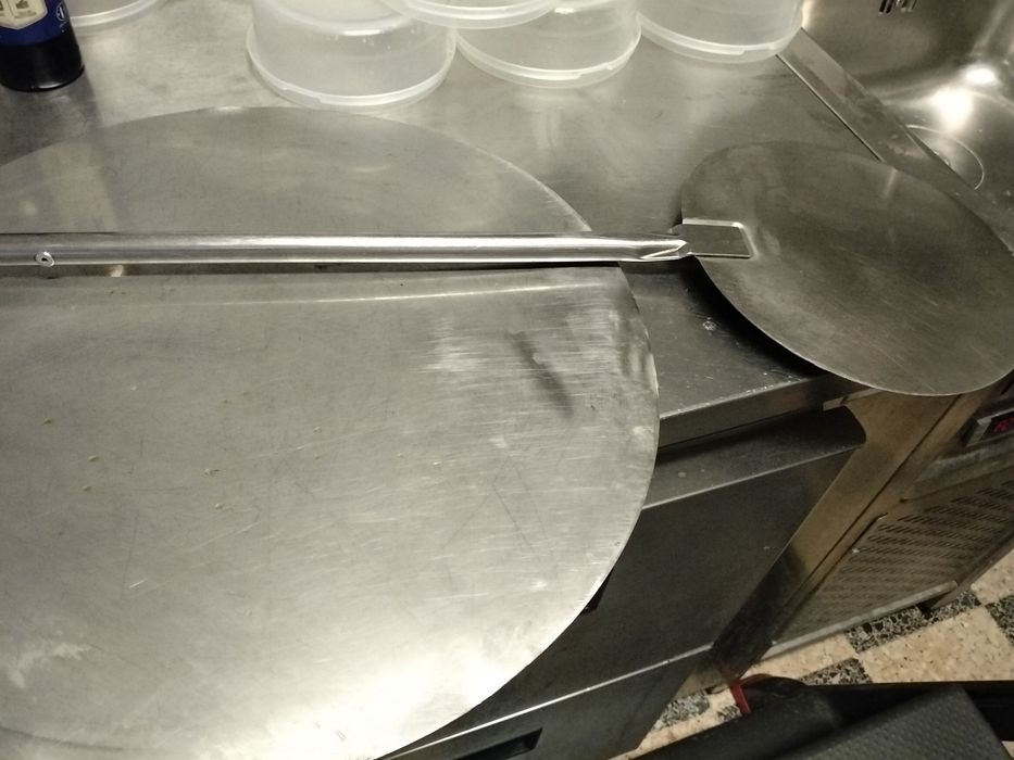 Forno grande para pizza com bancada a parte . Não entrego
