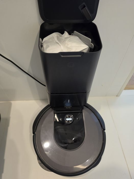 iRobot Roomba i8 + Clean Base + função mopa + muitos acessórios