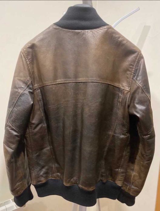 Blusão estilo motard em couro castanho espesso