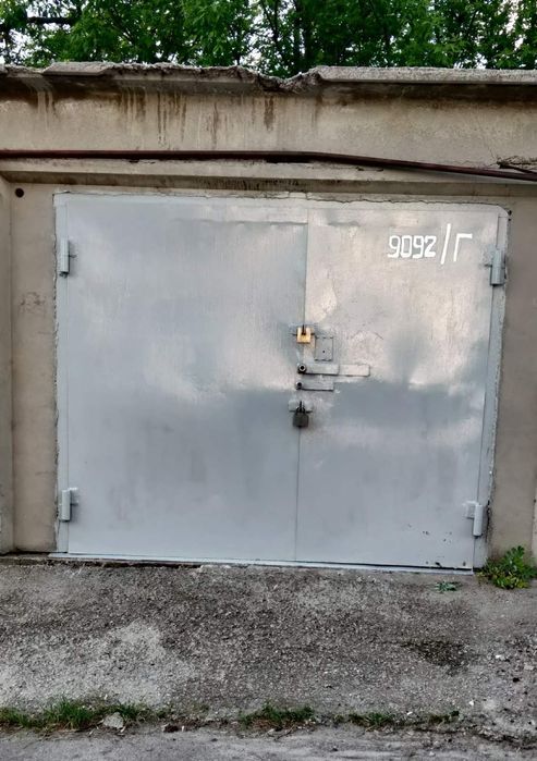 Продам  гараж на Титова 18б