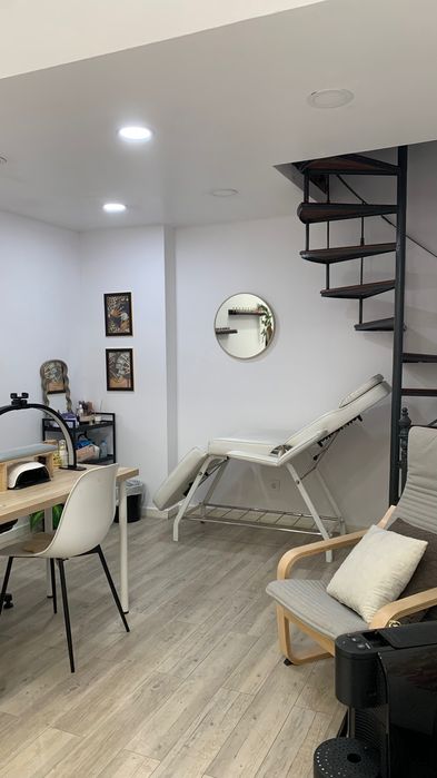 Alugo Mesa Manicure 180€