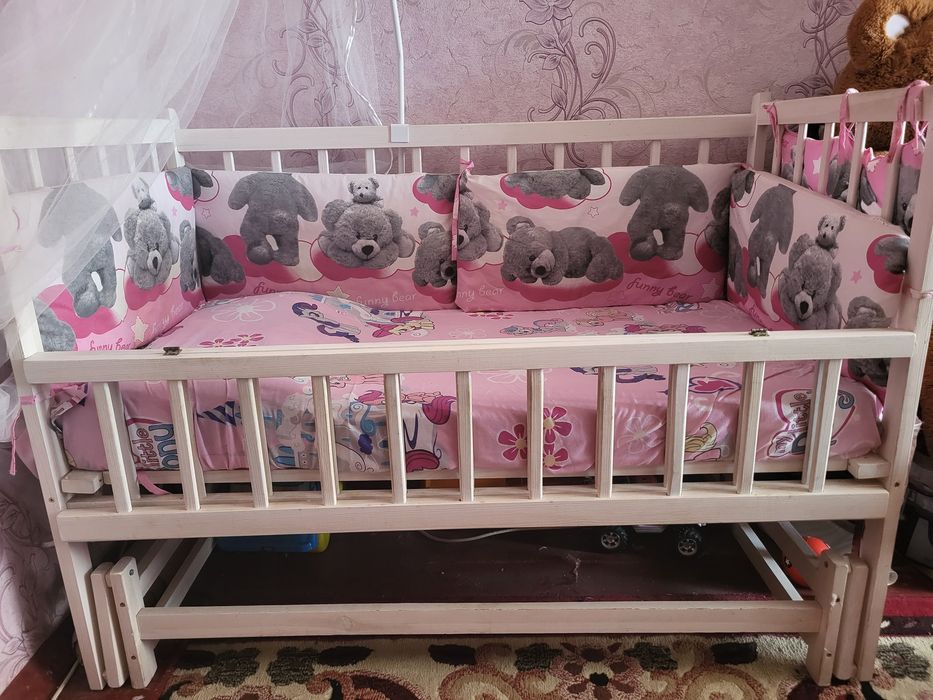 Продам кроватку с балдахіном+ мастера новий