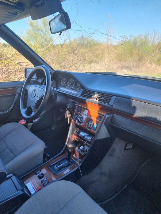 Mercedes(мерседес) w124 e220