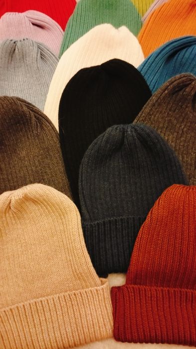 Шапки жіночі і чоловічі