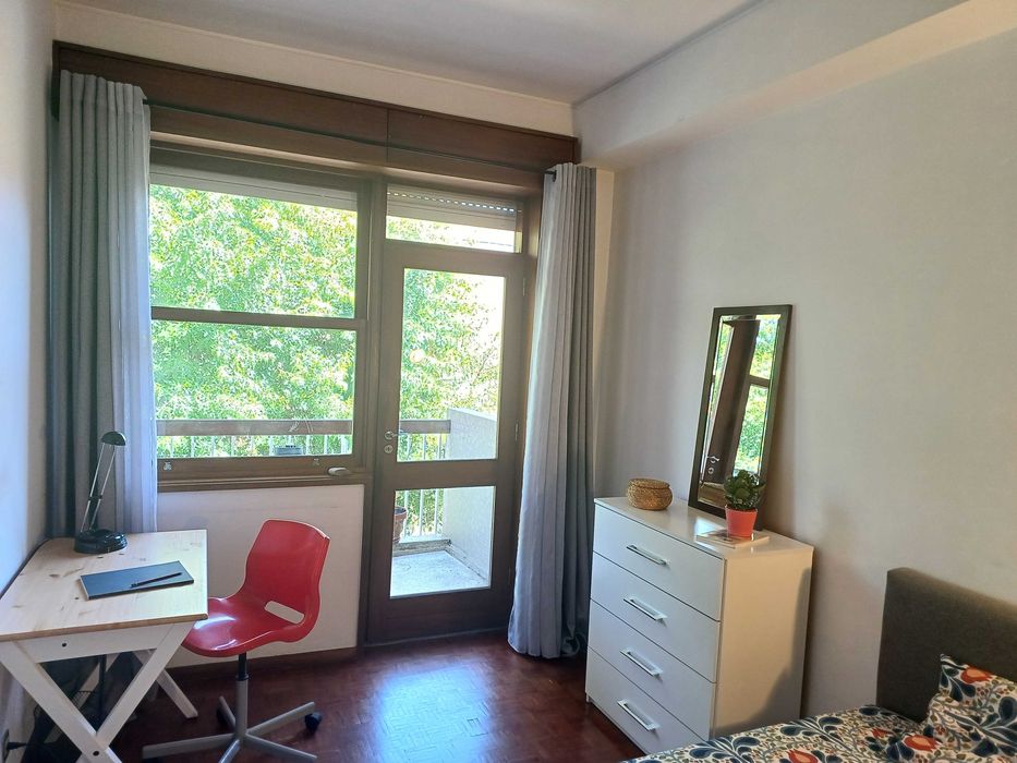 Quarto Estudante junto Univ Católica e Campo Alegre