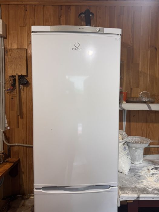 Холодильник INDESIT