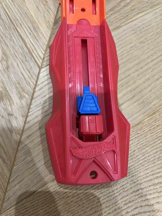 Трек Hot Wheels , запускач машинок. Кілька машинок в подарунок