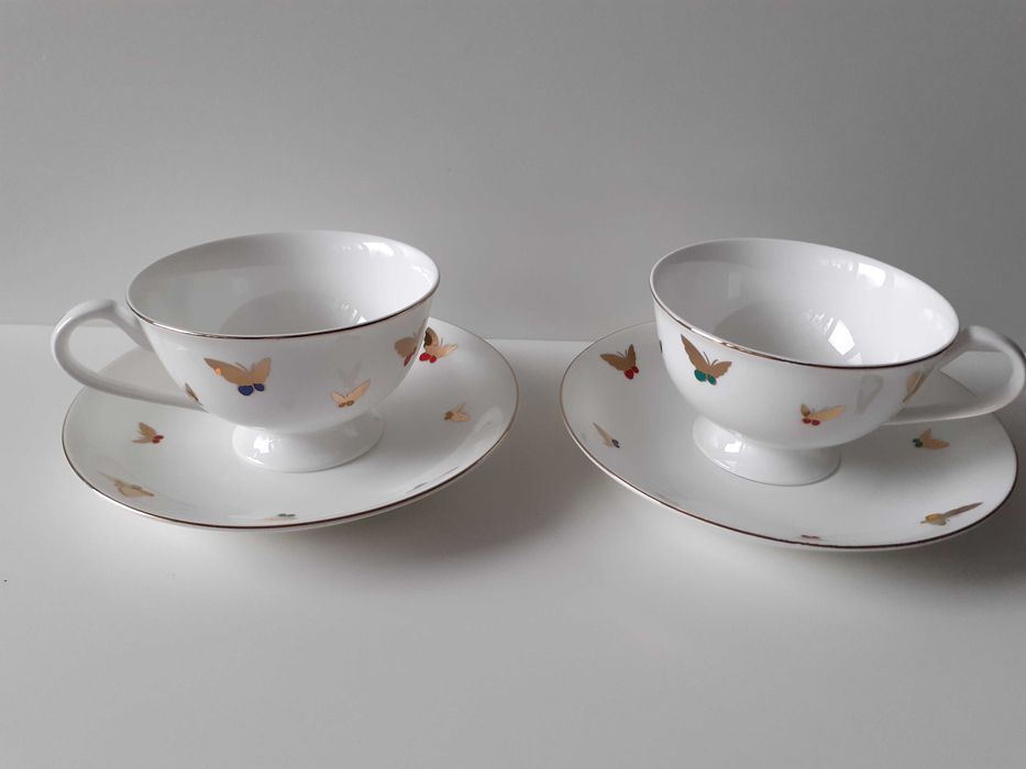 Zestaw dwóch filiżanek ze spodkami