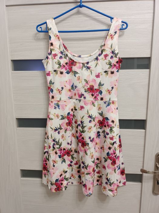 Sukienka damska w kwiaty