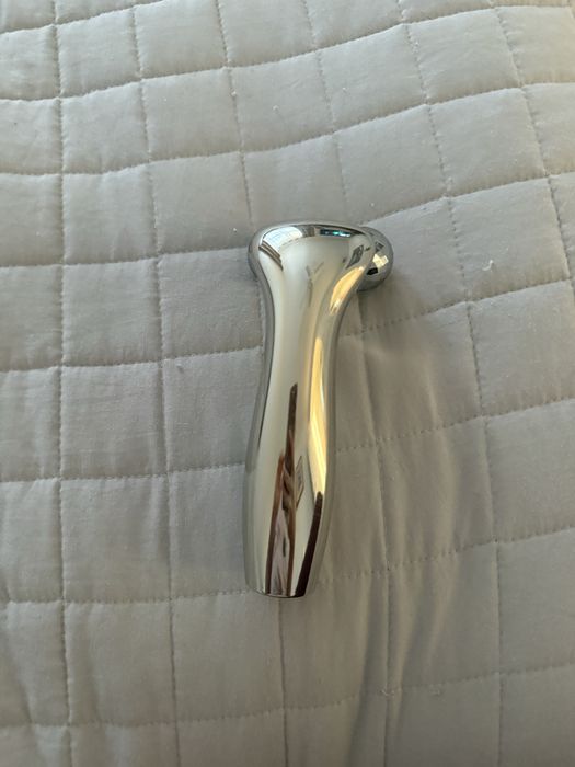 Мікрострумовий масажер для обличчя