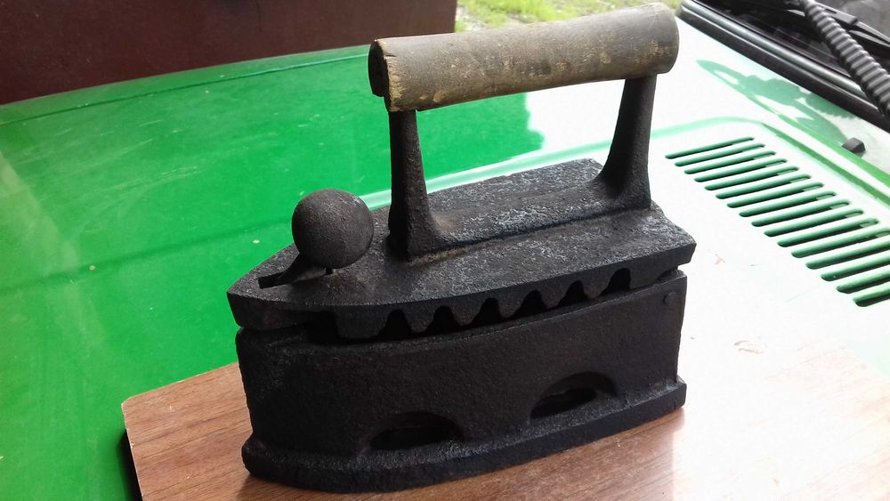 Утюг на углях. Отлиное ссостояние.