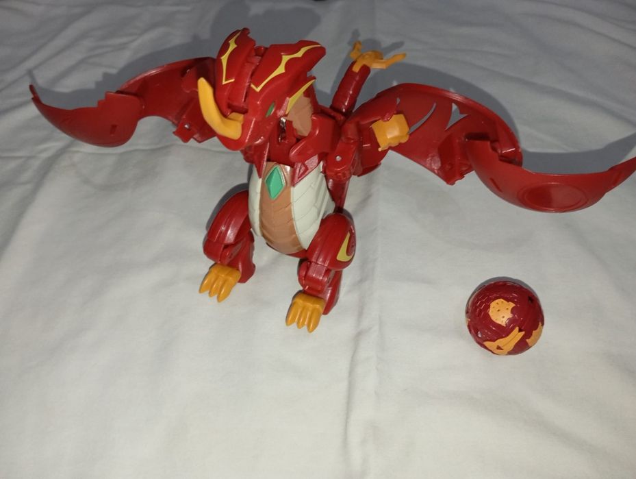 Pack Bakugan - 23 Bakugan + 1 Grande + Cartas de jogo