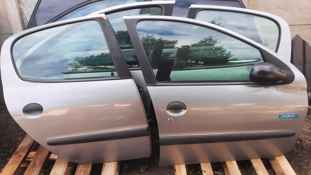 Drzwi prawe Peugeot 206 5d lak. EZAC kompletne
