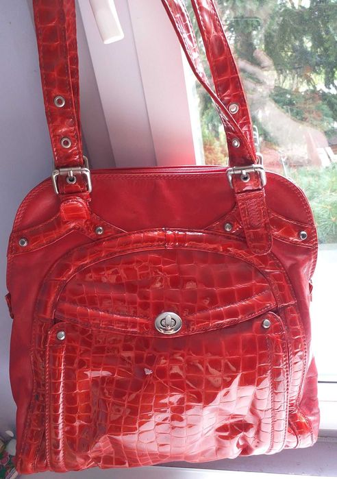 torba czerwona lakierowana wspierasz zwierzaki-aktualne