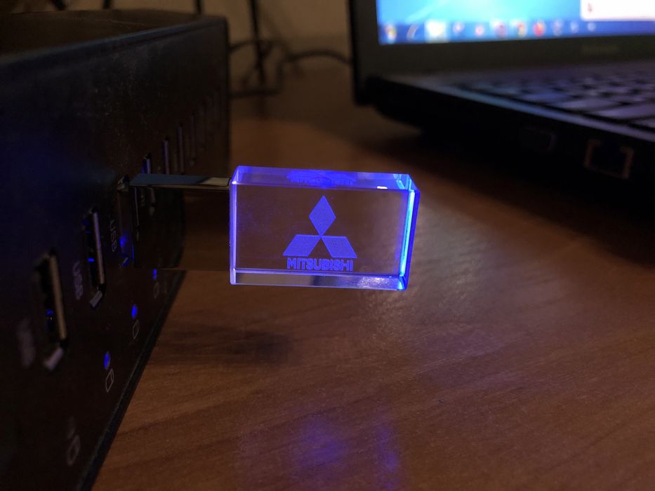 Флешка Митсубиси usb накопитель Mitsubishi 64Gb светящаяся