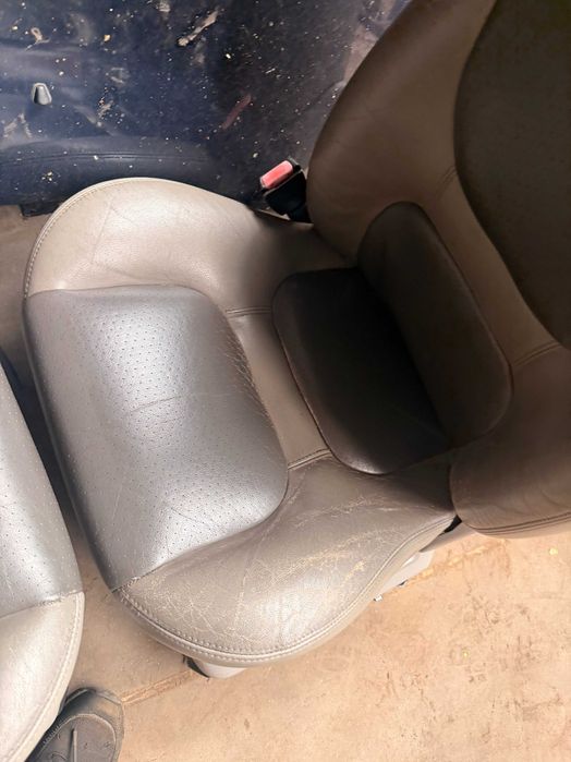 Land Rover Freelander Bancos 3 portas pele 75€ cada dianteiros