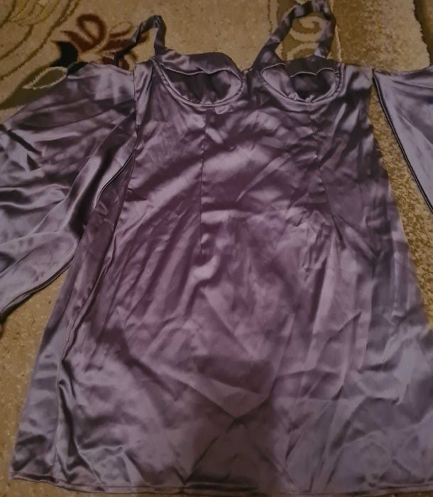 Нова сатинова сукня.