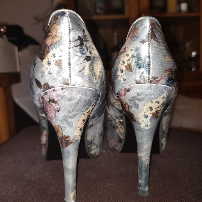 Buty na obcasie w kwiaty szpilki roz. 37 nowe