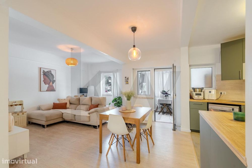 Apartamento T2 em Carnaxide | Remodelado | 87m2