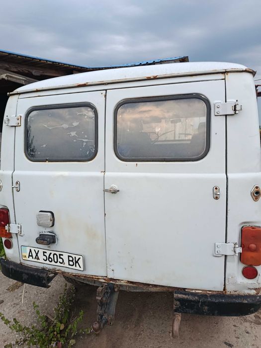 Автомобіль Уаз 2206
