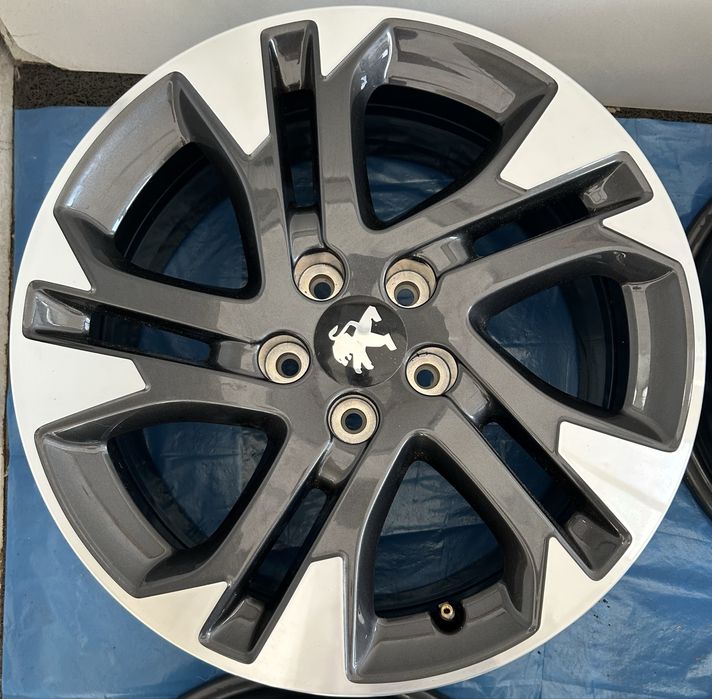 161 Felgi Peugeot R 17 5x108 otwór 65 Bardzo Ładne