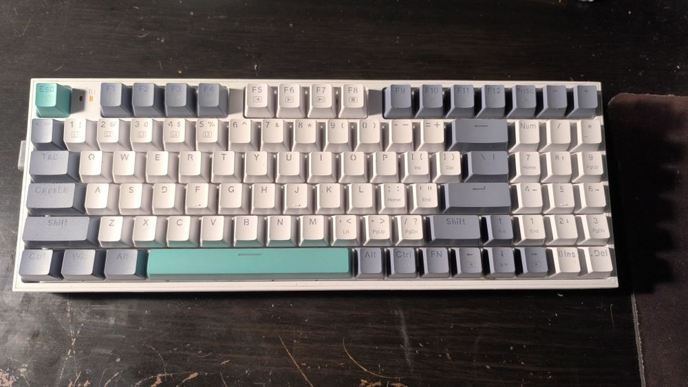 Teclado mecânico RGB