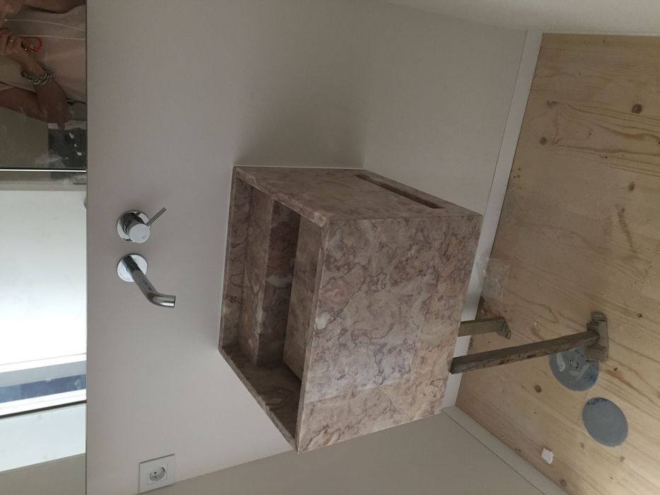 Lavatório Lióz mármore rosa