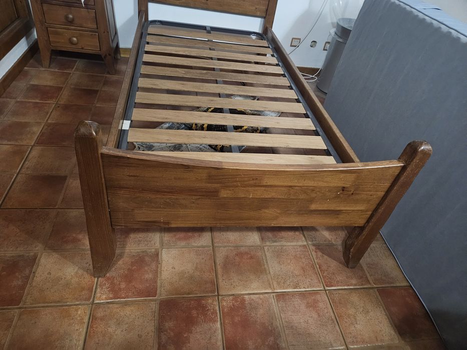Cama e colchão semi novo