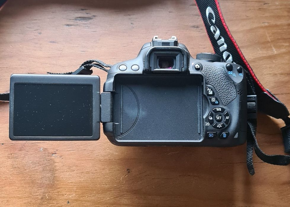 Canon EOS 700D + 18-55mm + 50mm + Ultrawide 10-20 mm